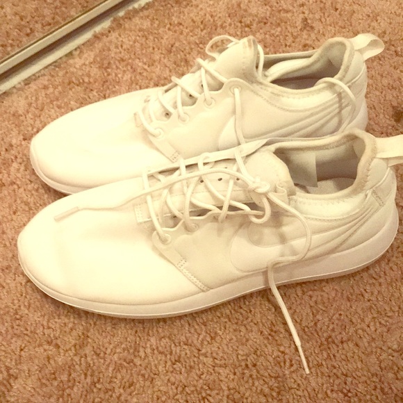 White Nike Sneakers - Picture 1 of 2